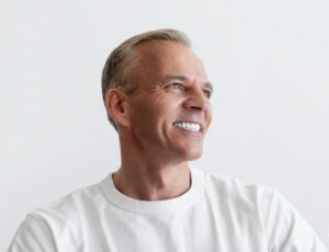 Leia mais sobre o artigo Quanto tempo dura o clareamento dental?