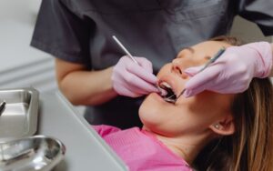 Leia mais sobre o artigo Quanto tempo dura um implante dentário? Vale o investimento?