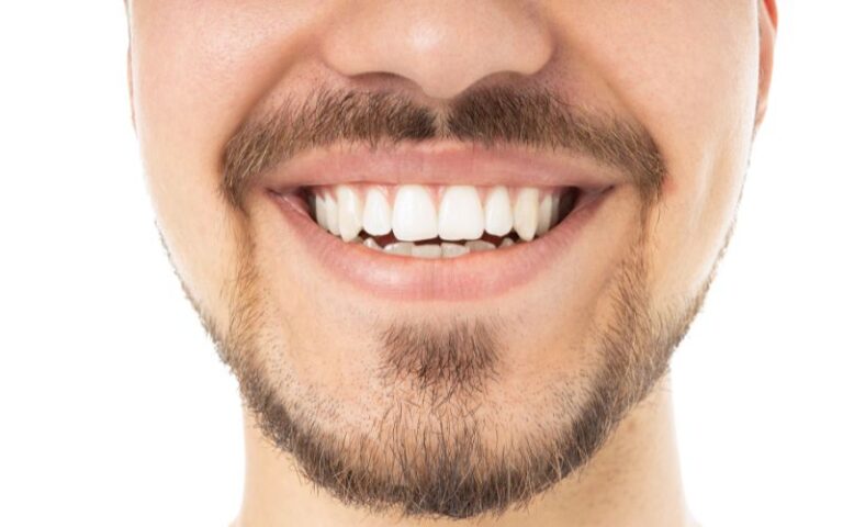 Leia mais sobre o artigo Periodontite: a doença silenciosa que pode te fazer perder os dentes 