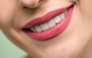 Leia mais sobre o artigo Dentista em Moema: como escolher o profissional certo para você 