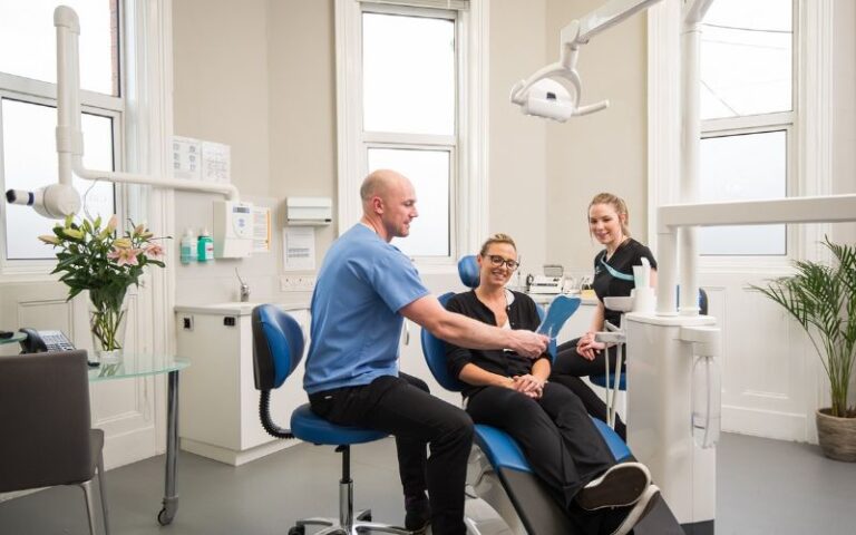 Leia mais sobre o artigo Onde fazer implante dentário em Moema com segurança?