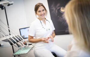 Leia mais sobre o artigo Faceta ou lente de contato dental: qual escolher?